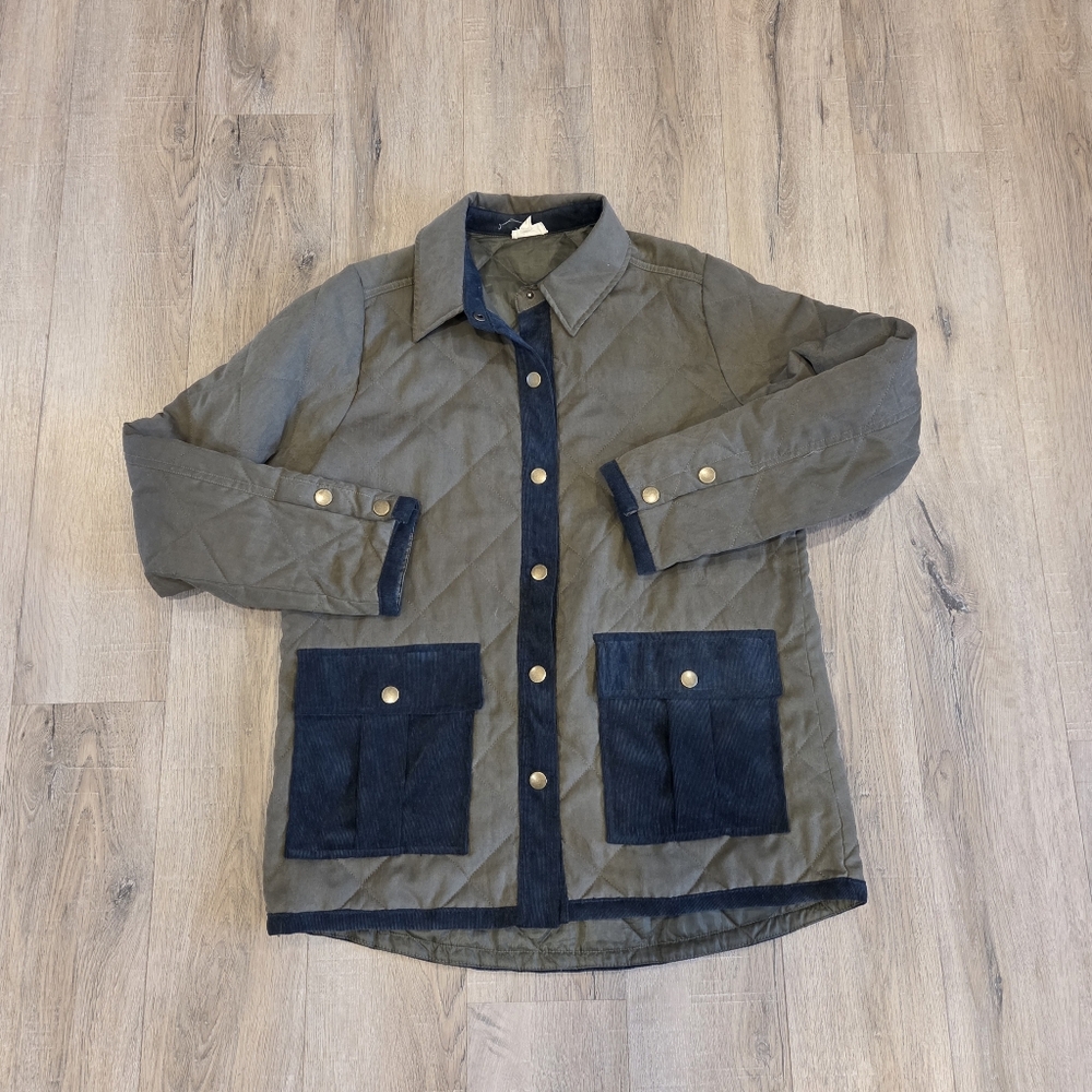 Quilted Barn Jacket Womens Sm- Med Olive Green Corduroy Trim Gold Snap Hem Threa